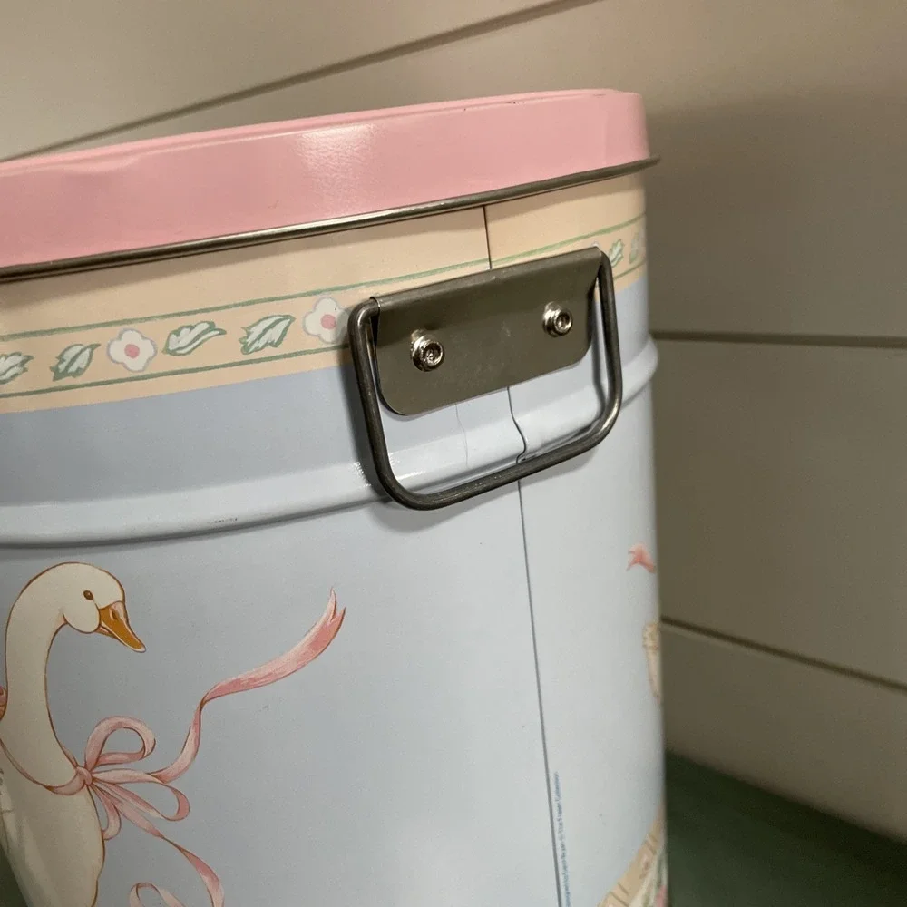 VTG  80s/90s Mother Goose Duck Metal Trash Can Bin Tin With Lid Handles Cottage